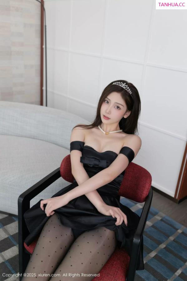   [XiuRen]高清写真图 2025.10.16 No.10878 刘婷婷 黑色性感第12张图片